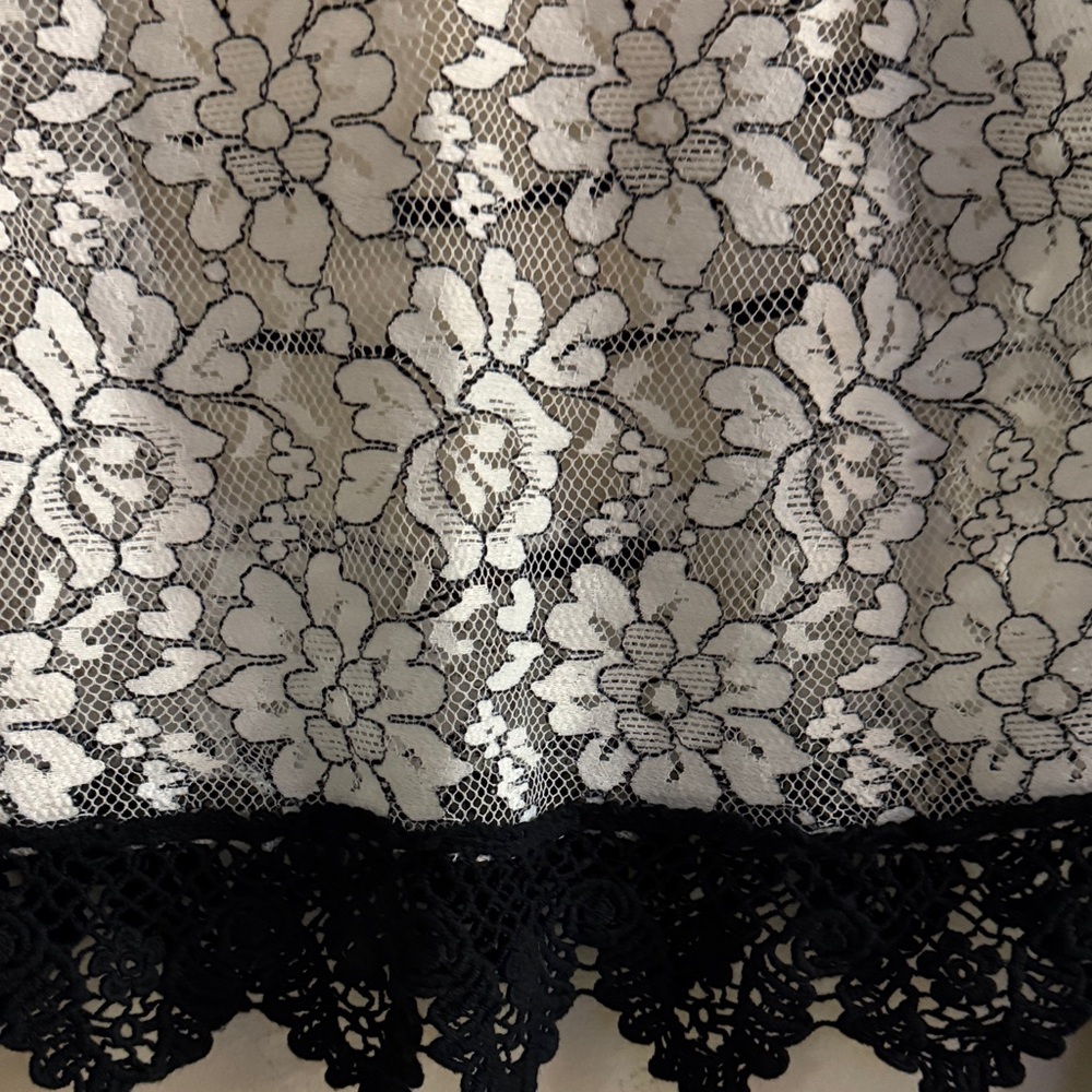 Dress code - Crop Top Lace Women's with White/ black lace detailing. Sz S - Picture 3 of 10